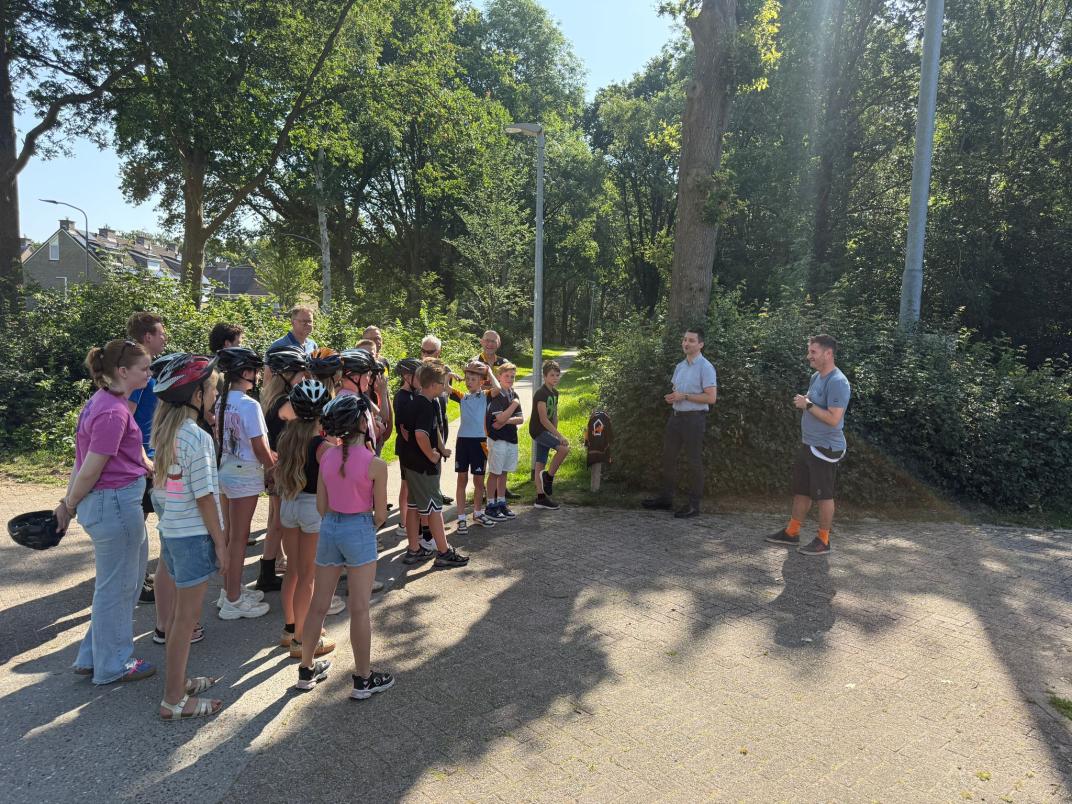Wethoude Potze met kinderen